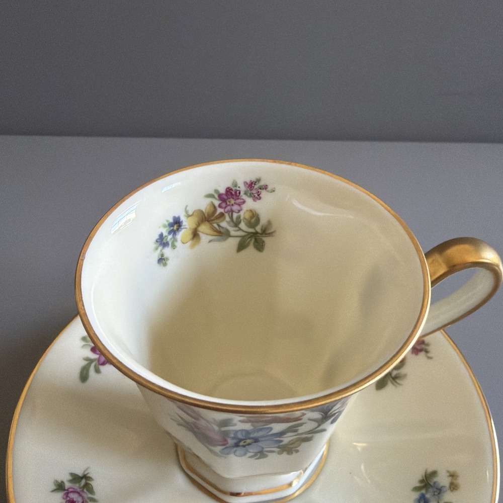 Vintage P.T. Bavaria Tirschenreuth Demitasse Cup & Saucer "The Colwyn" 4562 - Picture 2 of 8